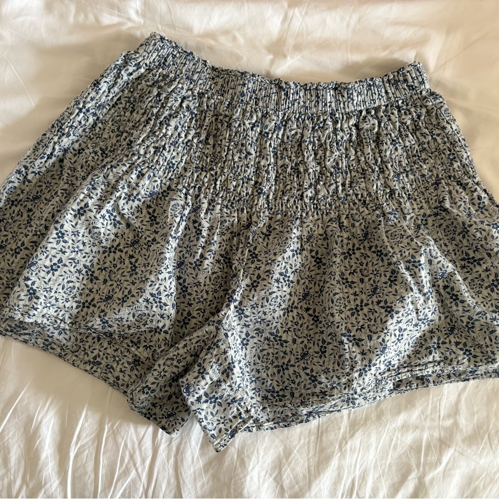 Madewell Smocked Pull-On Shorts in Blue & White Floral